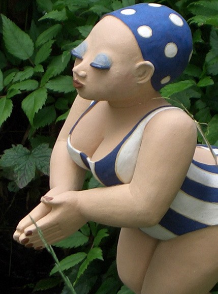 Schwimmerin Keramik Figur von Margit Hohenberger