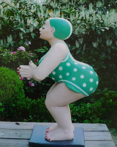 Schwimmerin im grünen Badeanzug Gartenfigur
