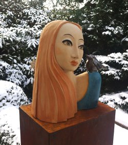 Keramikbüste im Winter von Margit Hohenberger