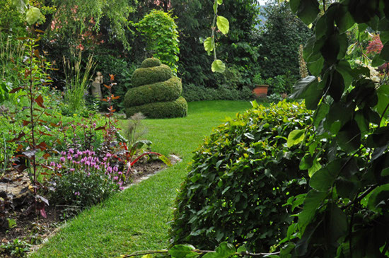 Gartenmädchen im Garten von Rainer Schlipf Gartenmädchen im Garten von Rainer Schlipf