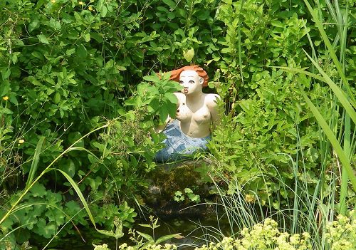 Badenixe Gartenfigur in Selb 2010 Badenixe Gartenfigur in Selb 2010