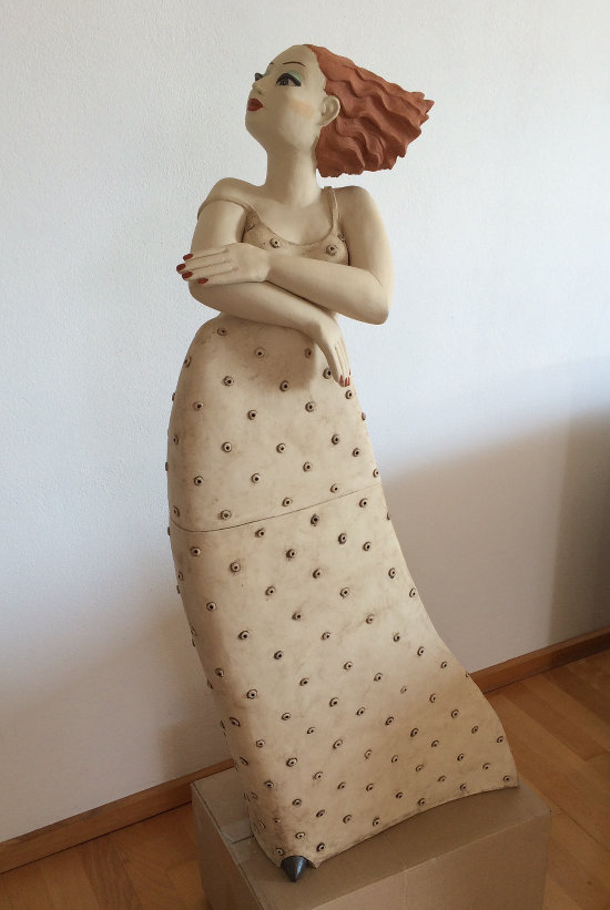 die große Milva - Skulptur Frau
