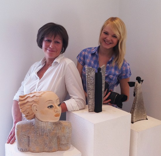 Margit Hohenberger und Sabrina Haalboom in der Töpferei Margit Hohenberger und Sabrina Haalboom in der Töpferei