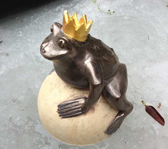 Froschkönig Gartenkeramik