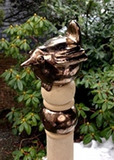 Gartenstele – Zaunkönig und Zepter