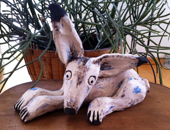 Hasenfigur Roger aus Ton Hasenfigur Roger aus Ton