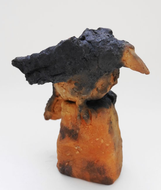 Rabe aus Raku-Keramik