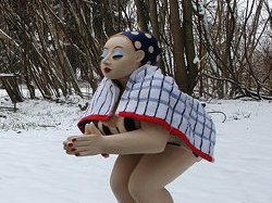 Die Schwimmerin im Schnee