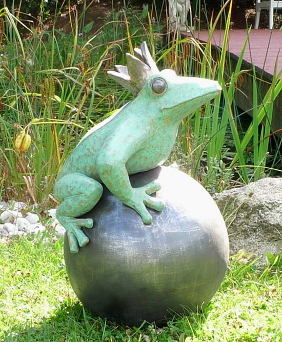 Froschkönig Gartenfigur