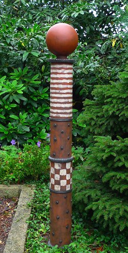 Kleine Gartensäule mit Kugel