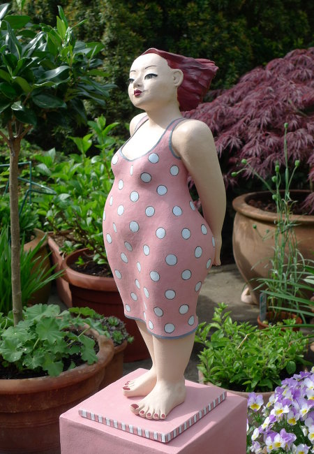 pink-lady-gartenfigur