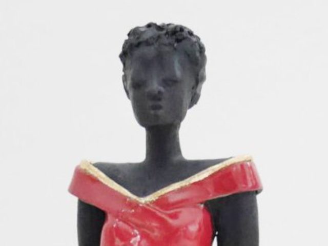 Beautiful lady in red – Skulptur