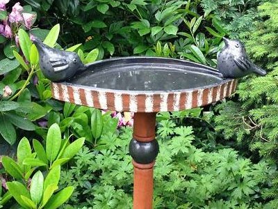 Vogeltränke für den Garten