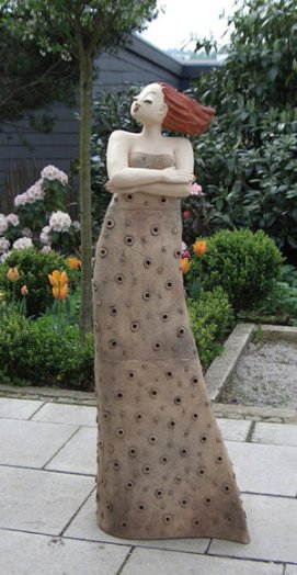 Milva - Gartenfiguren von Margit Hohenberger