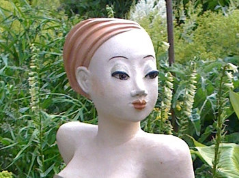 Keramik Figur Großes Mädchen
